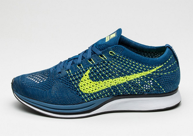 nike-flyknit-racer-brave-blue-volt-1